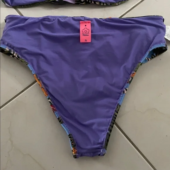Farm Rio Bikini Set XL top & bottom 
Missing strap & pads in bra - Picture 15 of 16
